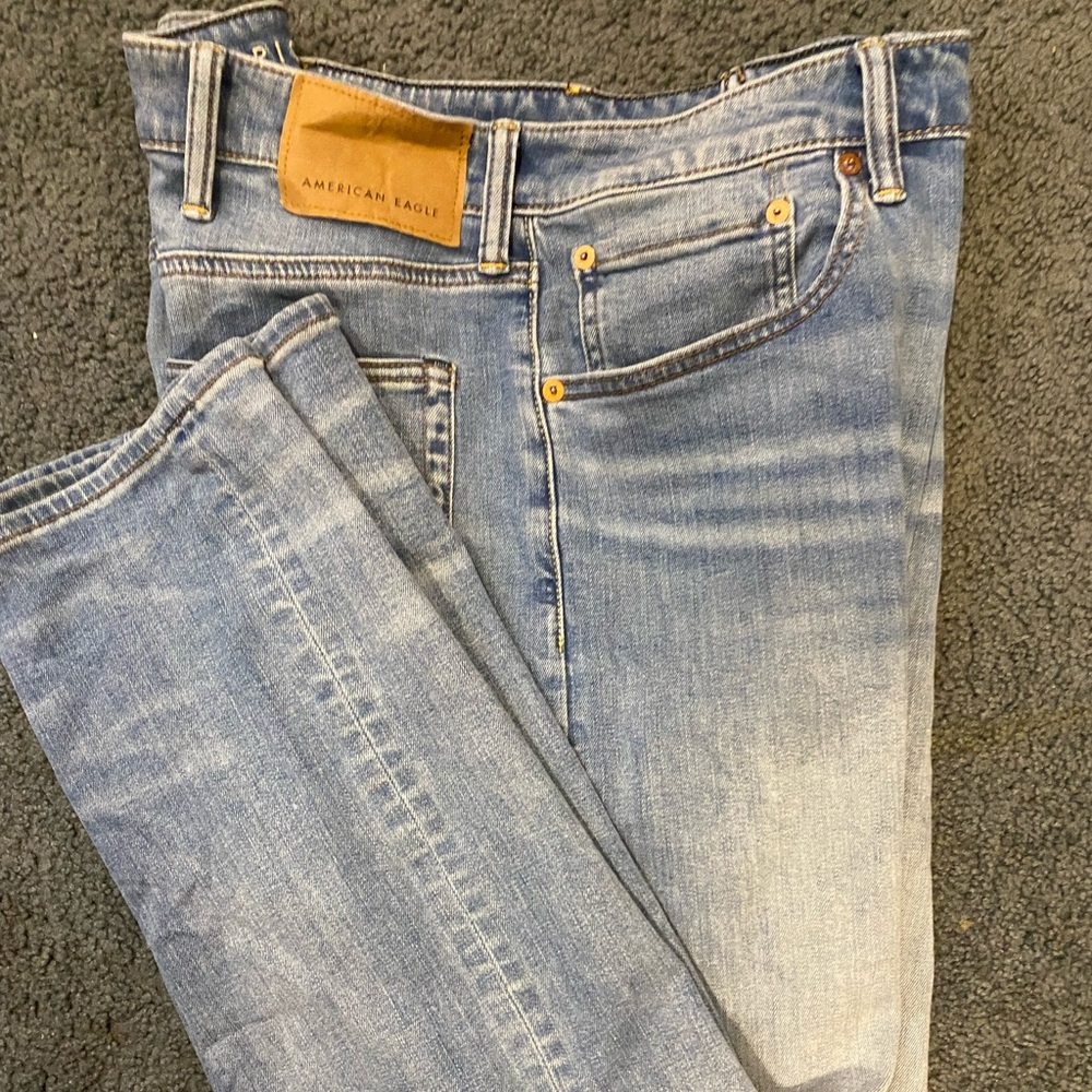 38/32 American eagle jeans.